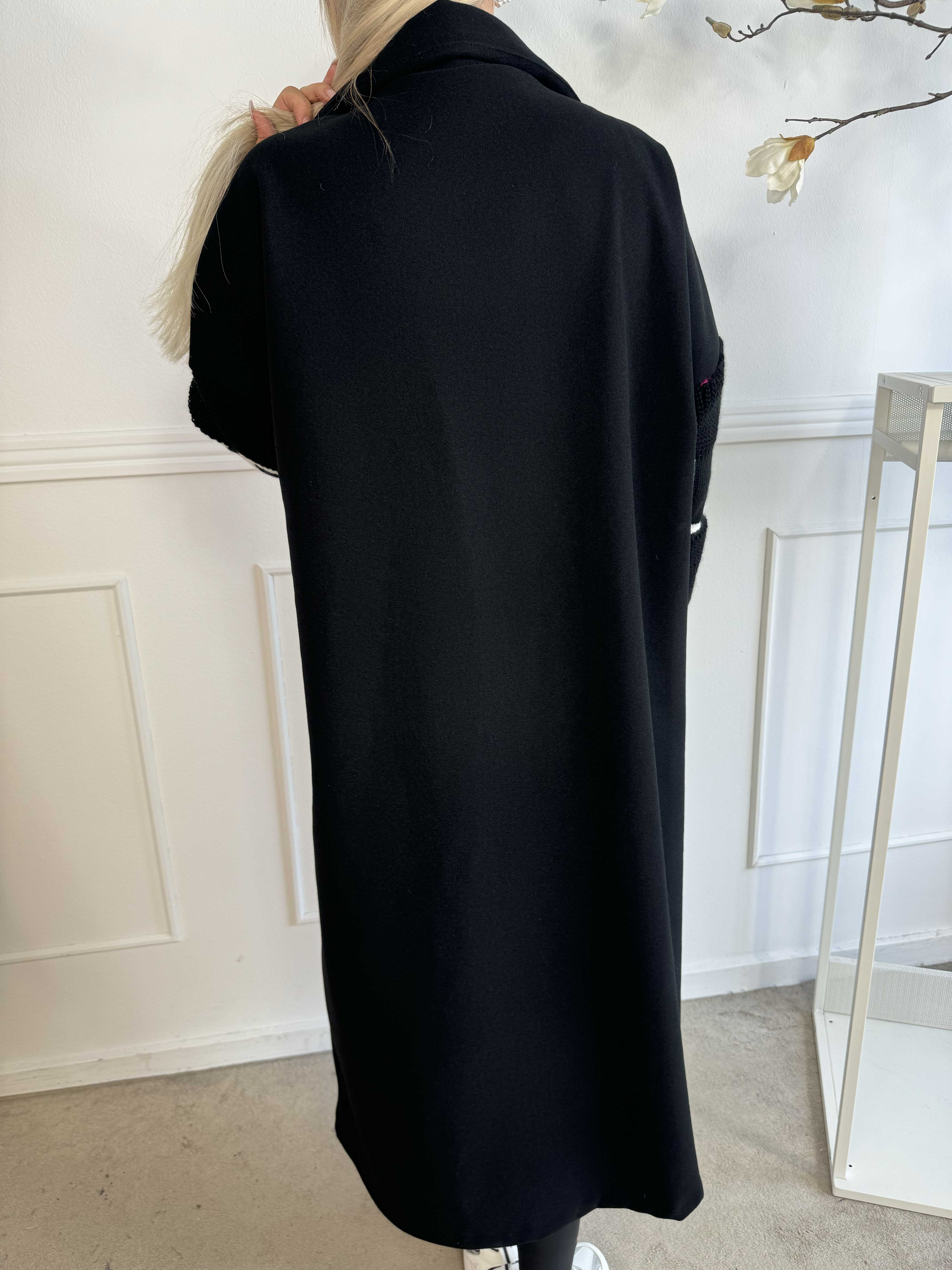 Debbie - Fin frakke med strikærmer